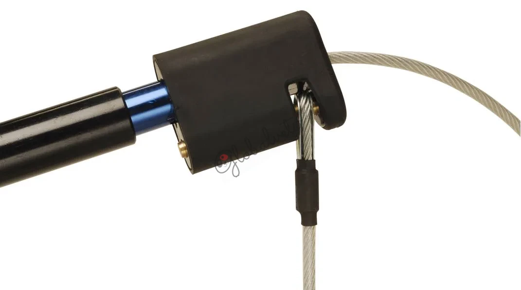 Dual Release Catch Pole